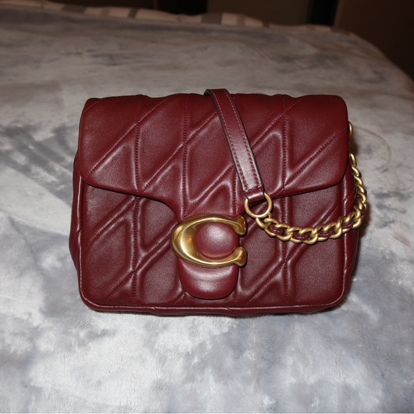 Elegant Burgundy Quilted Bag - Picture 1 of 9